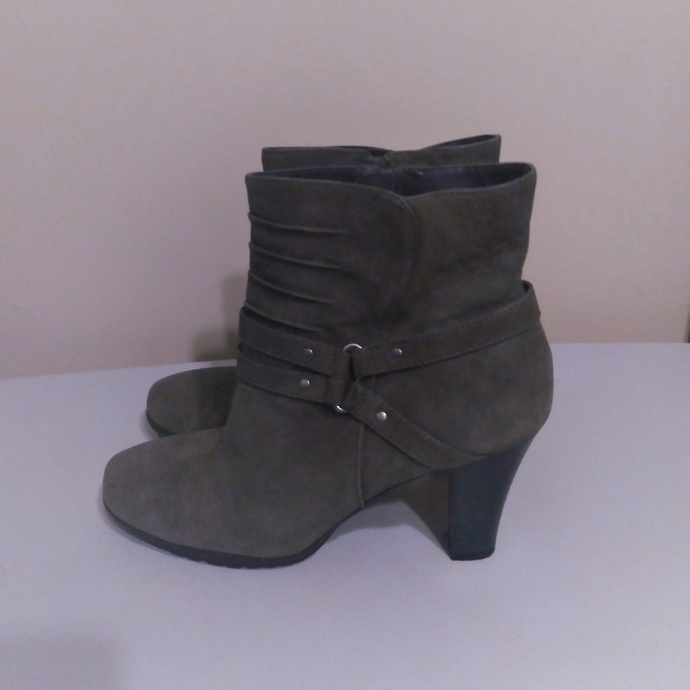 Aerosoles Heelrest Ankle Boots Leather Olive Green Studs Comfort Buckle 9.5